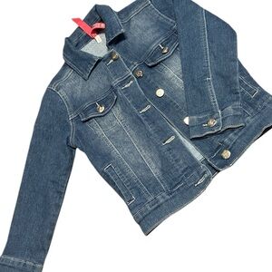 Little girls denim jacket size 6-6X
L81